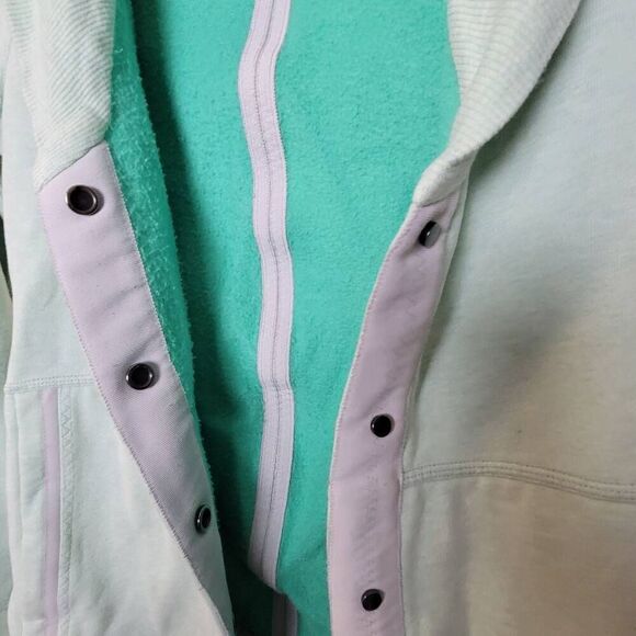 Lululemon Yin To My Yang Snap Closure Cardigan Green Size 6 - Picture 6 of 6